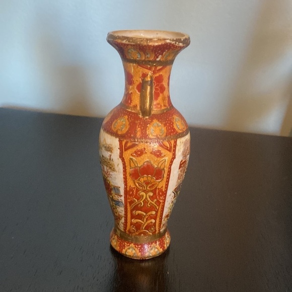 Vintage Miniature ceramic Chinese Vase urn oriental style hand painted. Gold. - Picture 4 of 12